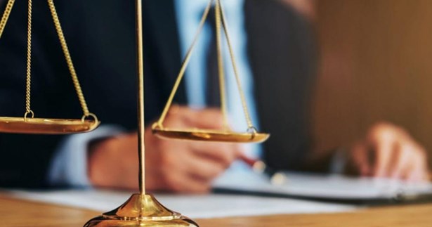 Οι δικηγόροι υψώνουν φωνή απέναντι στις αυθαιρεσίες των εταιρειών διαχείρισης δανείων