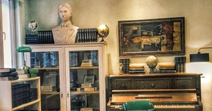 H Δημοτική Βιβλιοθήκη του Δήμου Θηβαίων φωτίζεται Μωβ για τον Εορτασμό της Παγκόσμιας Ημέρας Αλτσχάιμερ