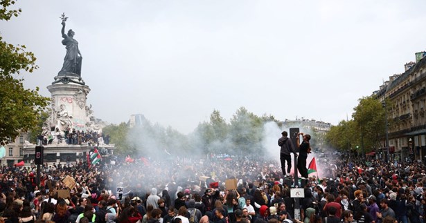 Η Οικονομία Πολέμου βγάζει τους Γάλλους στους δρόμους Η Οικονομία Πολέμου βγάζει τους Γάλλους στους δρόμους