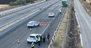 Τροχαίο ατύχημα στα διόδια της Θήβας - Αυτοκίνητο συγκρούστηκε με φορτηγό