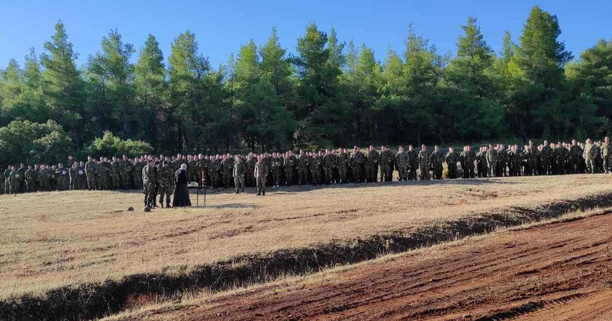 Αγιασμός στο ΚΕΠΒ-ΚΕΝ Θήβας σε συνθήκες εκστρατείας Αγιασμός στο ΚΕΠΒ-ΚΕΝ Θήβας σε συνθήκες εκστρατείας
