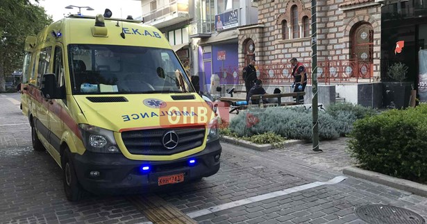 Βρέθηκε μεθυσμένος άνδρας στο κέντρο της Θήβας - Στο σημείο ΕΚΑΒ και αστυνομία