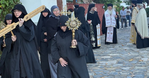 Εξόδιος ακολουθία μακαριστής μοναχής Ρόδης (ΦΩΤΟΓΡΑΦΙΕΣ)