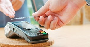Ηλεκτρονικές αποδείξεις: Ποιοι κινδυνεύουν με έξτρα φόρο - Ποιοι εξασφαλίζουν φορολογικό μπόνους