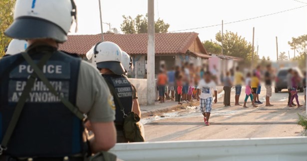 4 συλλήψεις από την αστυνομική επιχείρηση στον καταυλισμό των Ρομά στη Θήβα
