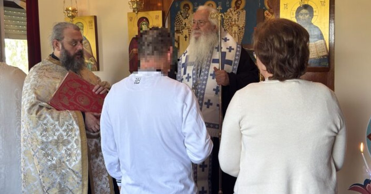 Βάπτιση ενήλικα στο Κέντρο Απεξάρτησης Τοξικομανών Κρατουμένων Ελεώνα Βάπτιση ενήλικα στο Κέντρο Απεξάρτησης Τοξικομανών Κρατουμένων Ελεώνα