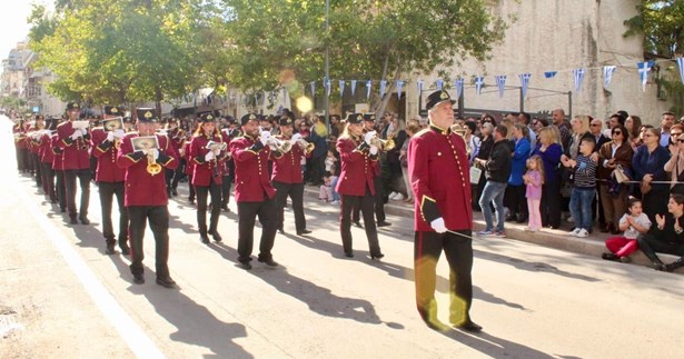 Η Φιλαρμονική Ορχήστρα Θήβας ευχαριστεί Αναστασίου-Δαγδελένη για την προμήθεια νέων στολών