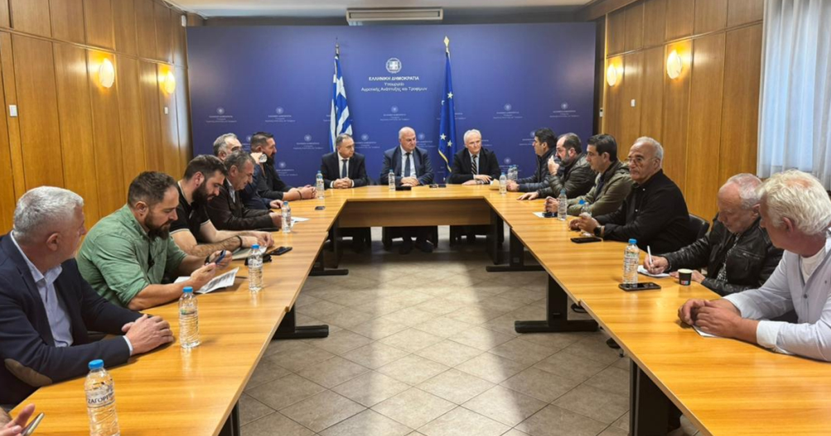 Συνάντηση του ΥπΑΑΤ με αγρότες - Ανακοινώθηκε χρονοδιάγραμμα πληρωμών και μέτρα για αγρότες και κτηνοτρόφους