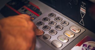 Συντάξεις Δεκεμβρίου 2025: Πότε θα καταβληθούν στους ασφαλισμένους σε ΟΑΕΕ, ΟΓΑ και ΕΤΑΑ