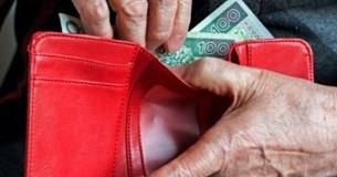 Αύξηση ορίων ηλικίας συνταξιοδότησης και φορολεηλασία το τίμημα της Οικονομίας Πολέμου για την Πολωνία Αύξηση ορίων ηλικίας συνταξιοδότησης και φορολεηλασία το τίμημα της Οικονομίας Πολέμου για την Πολωνία