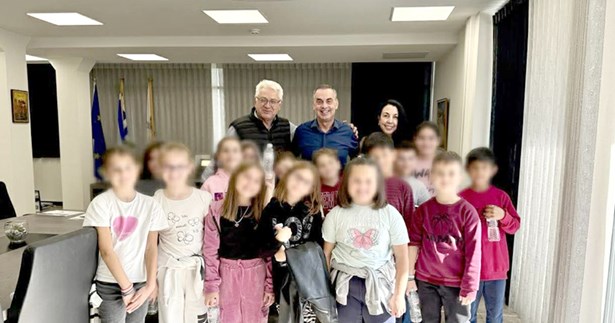 Μαθητές δημοτικού της Λιβαδειάς επισκέφθηκαν τον Δήμαρχο Δημήτρη Καραμάνη