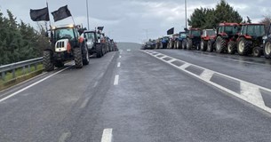 Μπλόκα παντού ανακοίνωσαν οι αγρότες! Το αδιαχώρητο στη σύσκεψη της Λάρισας