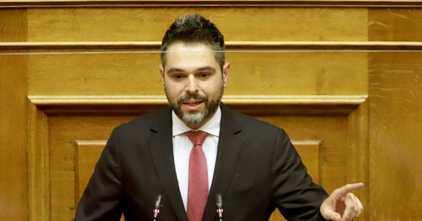 Ο Γιάννης Σαρακιώτης επαναφέρει στη Βουλή τα κενά στο Γυμνάσιο και Λύκειο Αμφίκλειας
