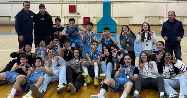 Το 1ο ΓΕΛ Θήβας πήρε το κύπελλο στους σχολικούς αγώνες μπάσκετ αγοριών Βοιωτίας! Το 1ο ΓΕΛ Θήβας πήρε το κύπελλο στους σχολικούς αγώνες μπάσκετ αγοριών Βοιωτίας!