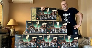 Παγκόσμια διάκριση για τον Θηβαίο Βαγγέλη Ντεζέ - Η LEGO έκανε επίσημο σετ την ιδέα του Παγκόσμια διάκριση για τον Θηβαίο Βαγγέλη Ντεζέ - Η LEGO έκανε επίσημο σετ την ιδέα του