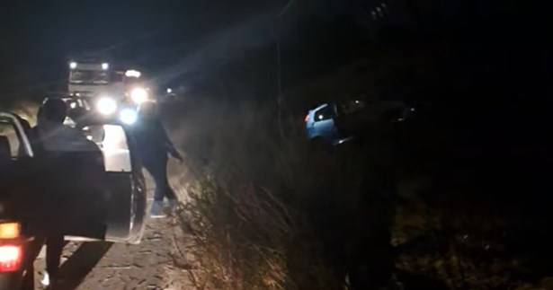 Τροχαίο ατύχημα στο Σχηματάρι - Αυτοκίνητο καρφώθηκε σε στύλο της ΔΕΗ