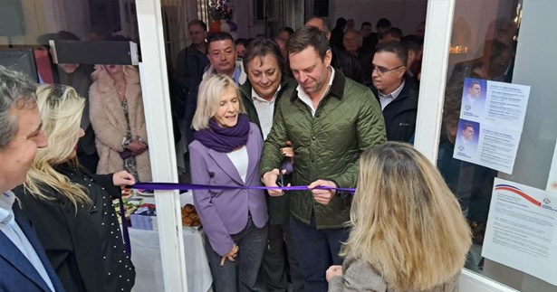 Ο Στέφανος Κασσελάκης στη Λιβαδειά: «Αλλοι κλείνουν γραφεία, εμείς ανοίγουμε»