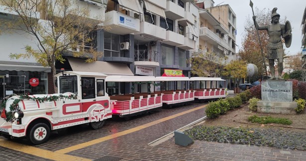 Το χριστουγεννιάτικο τρενάκι στους δρόμους της Θήβας και φέτος τις Γιορτές