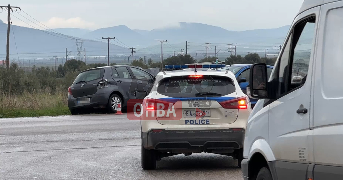 Μετωπική σύγκρουση έξω από τη Θήβα με τέσσερις τραυματίες