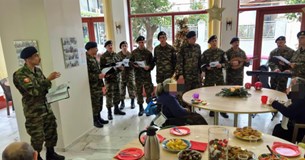 Οπλίτες του ΚΕΠΒ Θήβας είπαν τα κάλαντα στο γηροκομείο «Διακονία Αγάπης Θήβας»