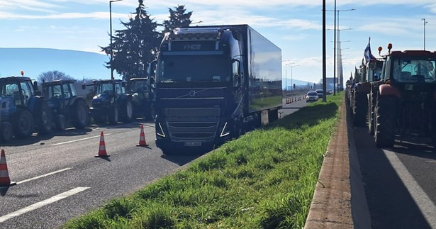 Επιμένουν οι Βοιωτοί αγρότες και κλιμακώνουν τις κινητοποιήσεις