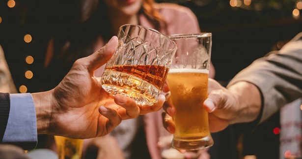 Ο νέος ΚΟΚ και τα αλκοτέστ προκάλεσαν βουτιά στην κατανάλωση σε νυχτερινά μαγαζιά, την πλήρωσαν τα «σκληρά» ποτά