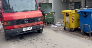 Φωτιά σε κάδο σκουπιδιών στο κέντρο της Θήβας - Αμεση παρέμβαση της πυροσβεστική