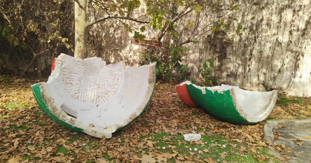 Βανδαλισμός Χριστουγεννιάτικου διακόσμου στη Θήβα - Κάμερες κατέγραψαν τους δράστες