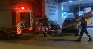 Τροχαίο ατύχημα στη Θήβα - Αυτοκίνητο έπεσε πάνω σε πινακίδα