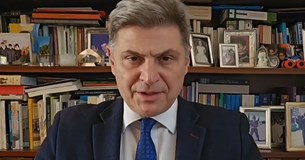 Δεν παραδίδει την έδρα ο Φαραντούρης: Λογοδοτώ μόνο στους συμπολίτες μου Δεν παραδίδει την έδρα ο Φαραντούρης: Λογοδοτώ μόνο στους συμπολίτες μου