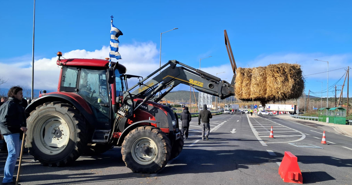 Έκλεισαν παραδρόμους και εθνικό δίκτυο στο Κάστρο οι αγρότες