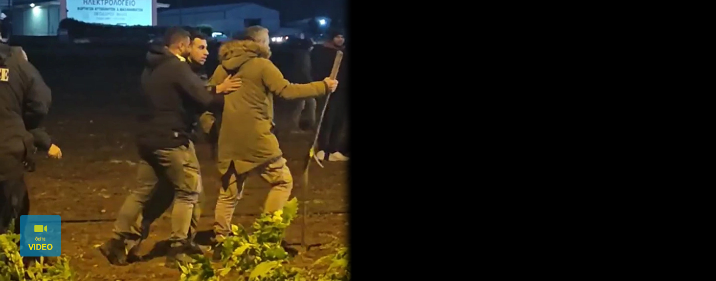 Ένταση μεταξύ αγροτών και αστυνομίας στο μπλόκο της Θήβας - Έβαλαν φωτιά σε άχυρα