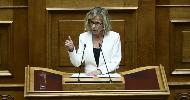 Γιώτα Πούλου: «Σοβαρά ζητήματα ασφάλειας, συντήρησης και στρατηγικού σχεδιασμού των γεφυρών του Ευρίπου»