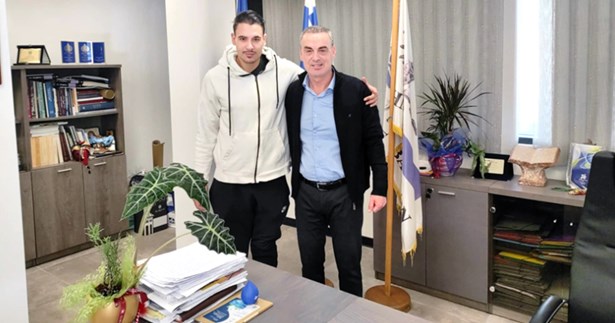 Συνάντηση του Δημάρχου Λεβαδέων με τον κορυφαίο αθλητή Κωνσταντίνο Τουρκοχωρίτη