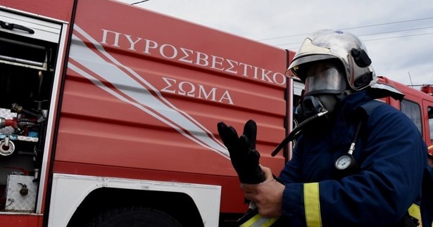 Φωτιά σε δύο αυτοκίνητα στη Λιβαδειά