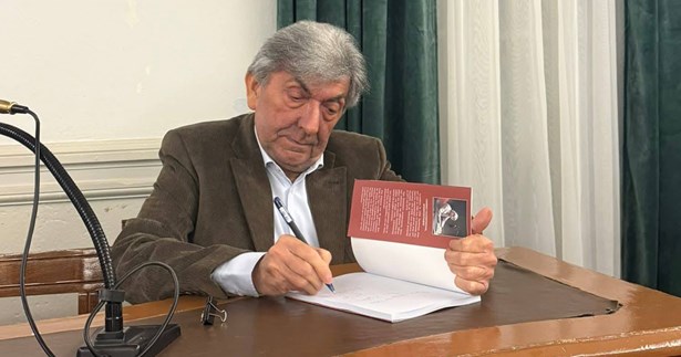 Ο δημοσιογράφος Γιάννης Γαλανόπουλος μίλησε στο «Ράδιο Θήβα 97,5» για το βιβλίο του «Με την πένα και το μικρόφωνο 40 χρόνια στα ΜΜΕ»