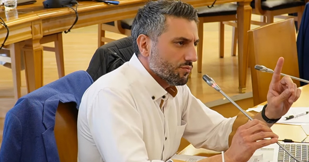 Γιάννης Αλεξίου: «Αυτό που έρχεται δεν είναι εκσυγχρονισμός. Είναι ένα βήμα πίσω για το δημόσιο σχολείο»