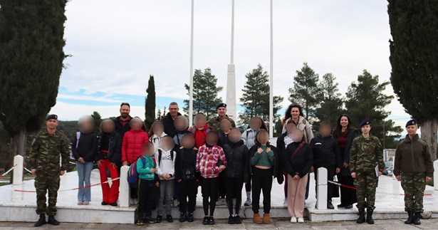 Επίσκεψη του 3ου Δημοτικού Σχολείου Θήβας στο Κέντρο Εκπαίδευσης Νεοσυλλέκτων Θήβας