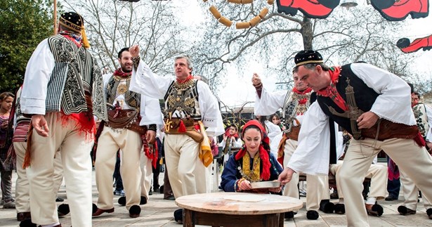 Οι Παρέες των Βλάχων δίνουν ραντεβού στη Θήβα την Τσικνοπέμπτη