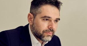 Γιάννης Σαρακιώτης: «Οι κόκκινες γραμμές που έγιναν γαλάζιες!»