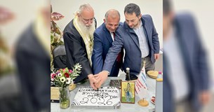 Ο Εμπορικός και Επιχειρηματικός Σύλλογος Οινοφύτων έκοψε την πρωτοχρονιάτικη πίτα του παρουσία του Περιφερειάρχη Φάνη Σπανού Ο Εμπορικός και Επιχειρηματικός Σύλλογος Οινοφύτων έκοψε την πρωτοχρονιάτικη πίτα του παρουσία του Περιφερειάρχη Φάνη Σπανού