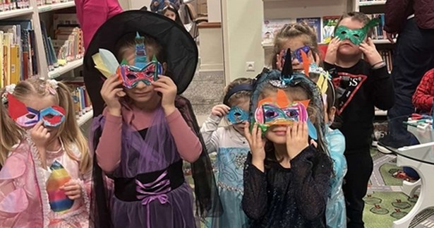 Επιτυχώς πραγματοποιήθηκαν οι αποκριάτικες δράσεις στη Δημοτική Βιβλιοθήκη Θήβας