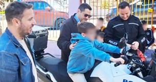 Ενημέρωση από Αξιωματικούς της ΕΛ.ΑΣ. σε σχολείο της Θήβας - «Εάν μας δείτε στο δρόμο, ελάτε να γνωριστούμε!»