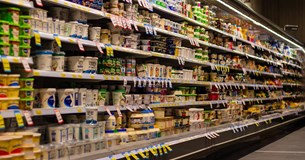 Ακρίβεια: Στο «κόκκινο» οι τιμές στα τρόφιμα αυξάνουν τον λογαριασμό ενόψει Πάσχα - Οι τιμές πριν και μετά την έναρξη του πολέμου