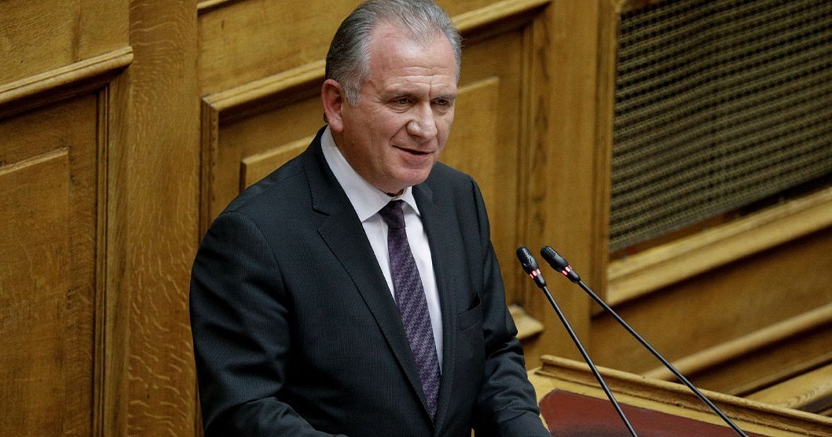 Ερώτηση Μουλκιώτη στη Βουλή για τους μετανάστες στη Βοιωτία - «Δύο χρόνια αναμονή για άδειες που λήγουν πριν εκδοθούν»