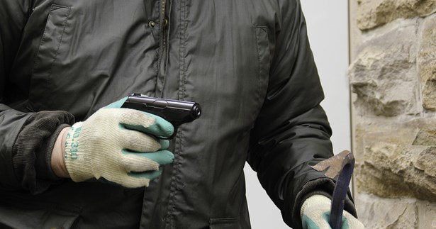 Ένοπλη ληστεία σε σπίτι στη Θήβα - Κουκουλοφόροι «άρπαξαν» χρυσαφικά και μεγάλο χρηματικό ποσό