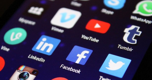 Γιώργος Πέππας: Η απαγόρευση της πρόσβασης στα social media σε παιδιά κάτω των 15 ετών