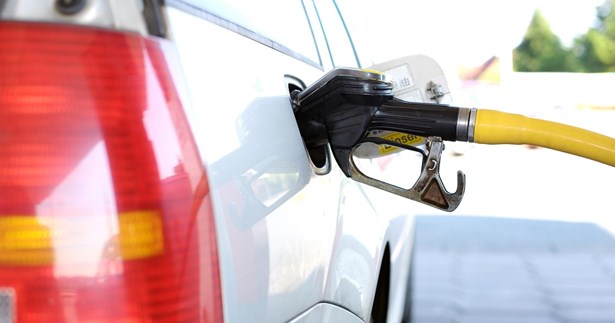 Κομισιόν: Πράσινο φως για έκτακτο φόρο στα υπερκέρδη των εταιρειών ενέργειας