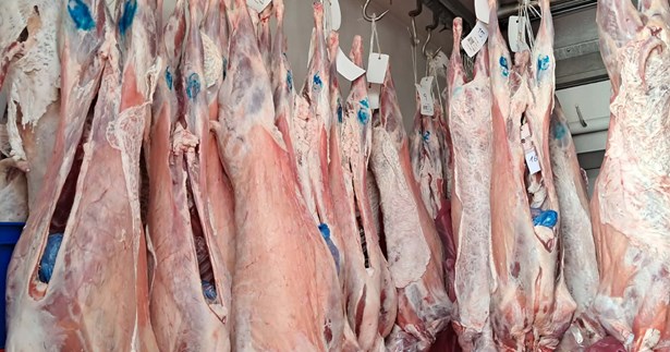 Δύσκολη εξίσωση η αγορά οβελία - Κορυφώνεται η κίνηση στα κρεοπωλεία της Λιβαδειάς