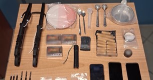 3 συλλήψεις στη Χαλκίδα για ναρκωτικά, αρχαία, φωτοβολίδες και πυροτεχνήματα